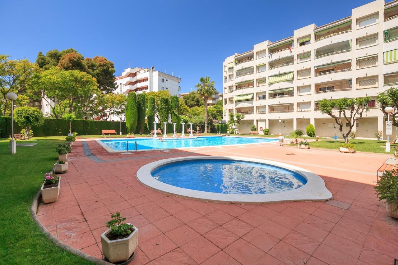Uhc Marathon Apartments Salou Esterno foto
